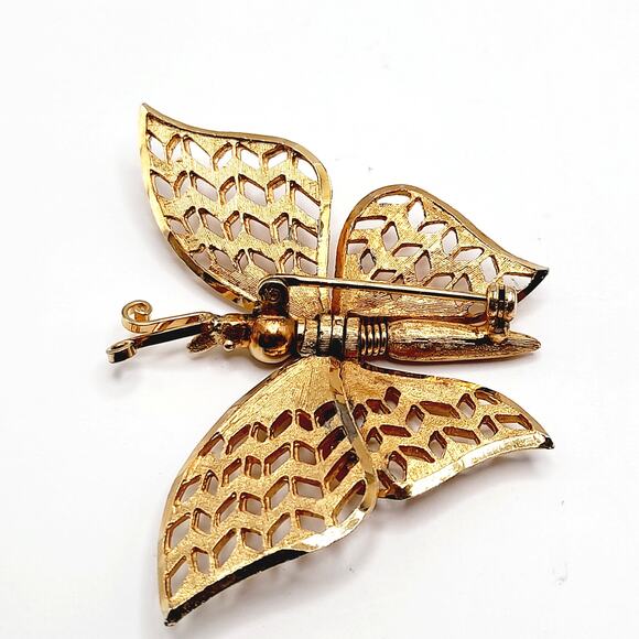 Vintage Gold Butterfly Brooch, Articulated Wings, Filigree Mid-Century Jewelry - Picture 9 of 10